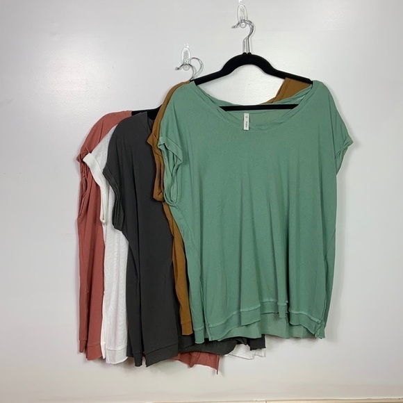 Scoop neck top twisted band at the neck - Picture 6 of 6